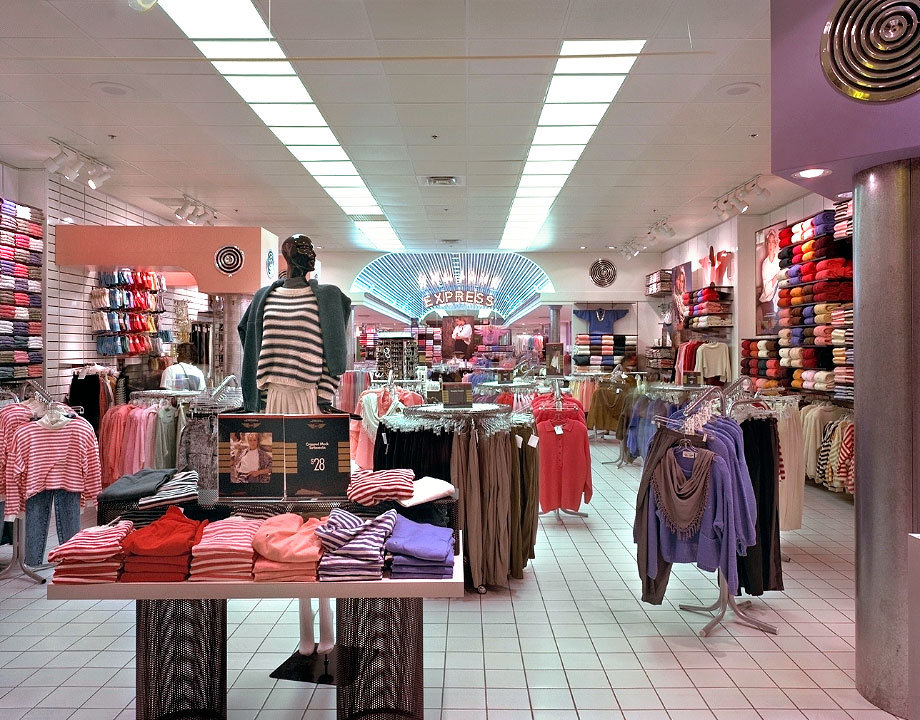 retail-store-visual-merchandising-campaign-compliance